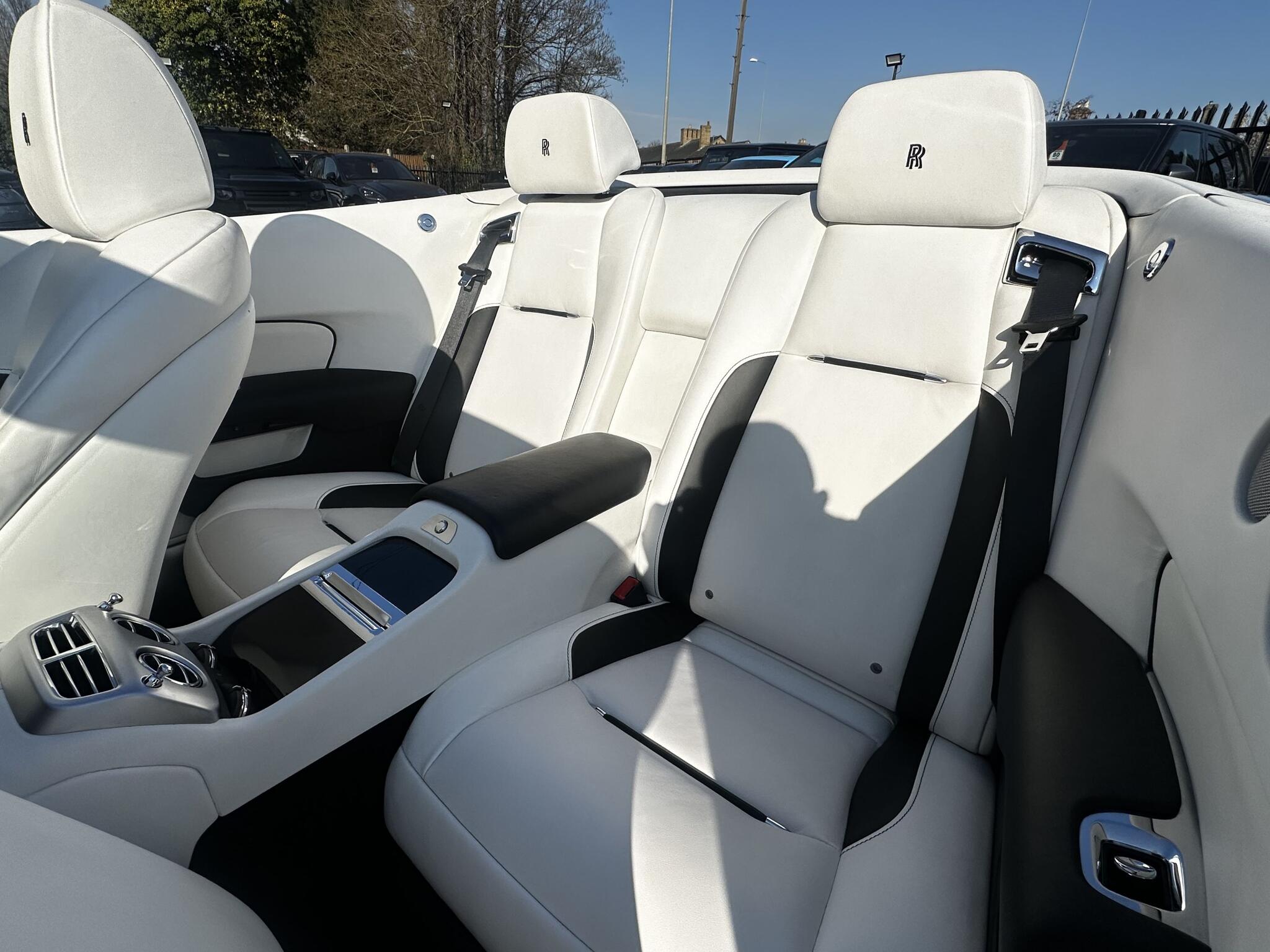Rolls-Royce Dawn view 31