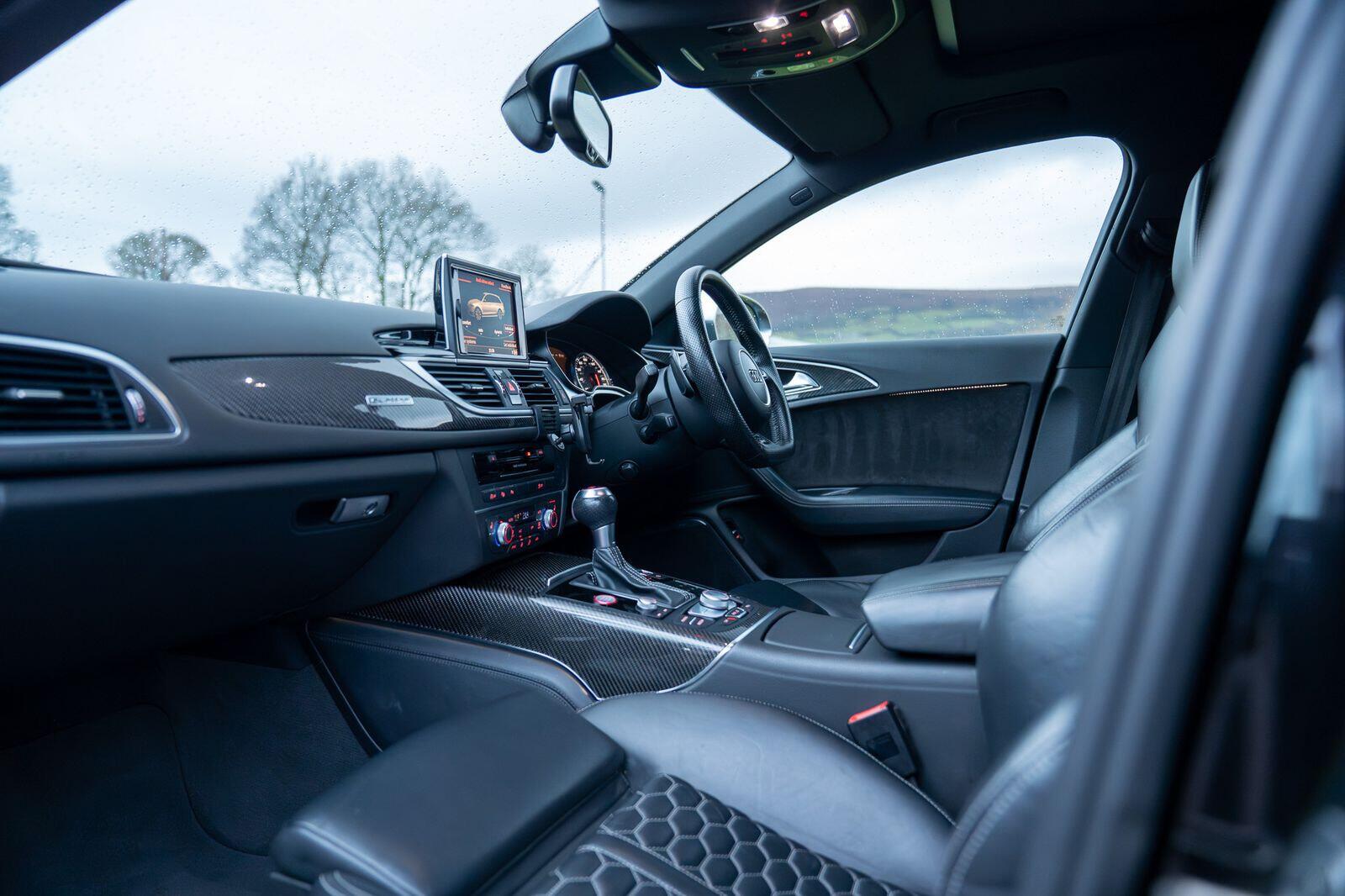 Audi RS6 Avant view 30