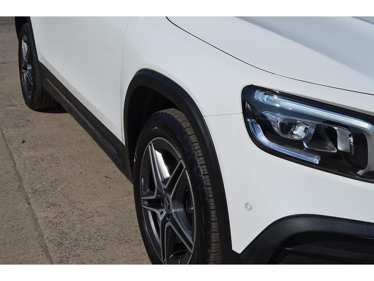 Mercedes-Benz GLB view 26