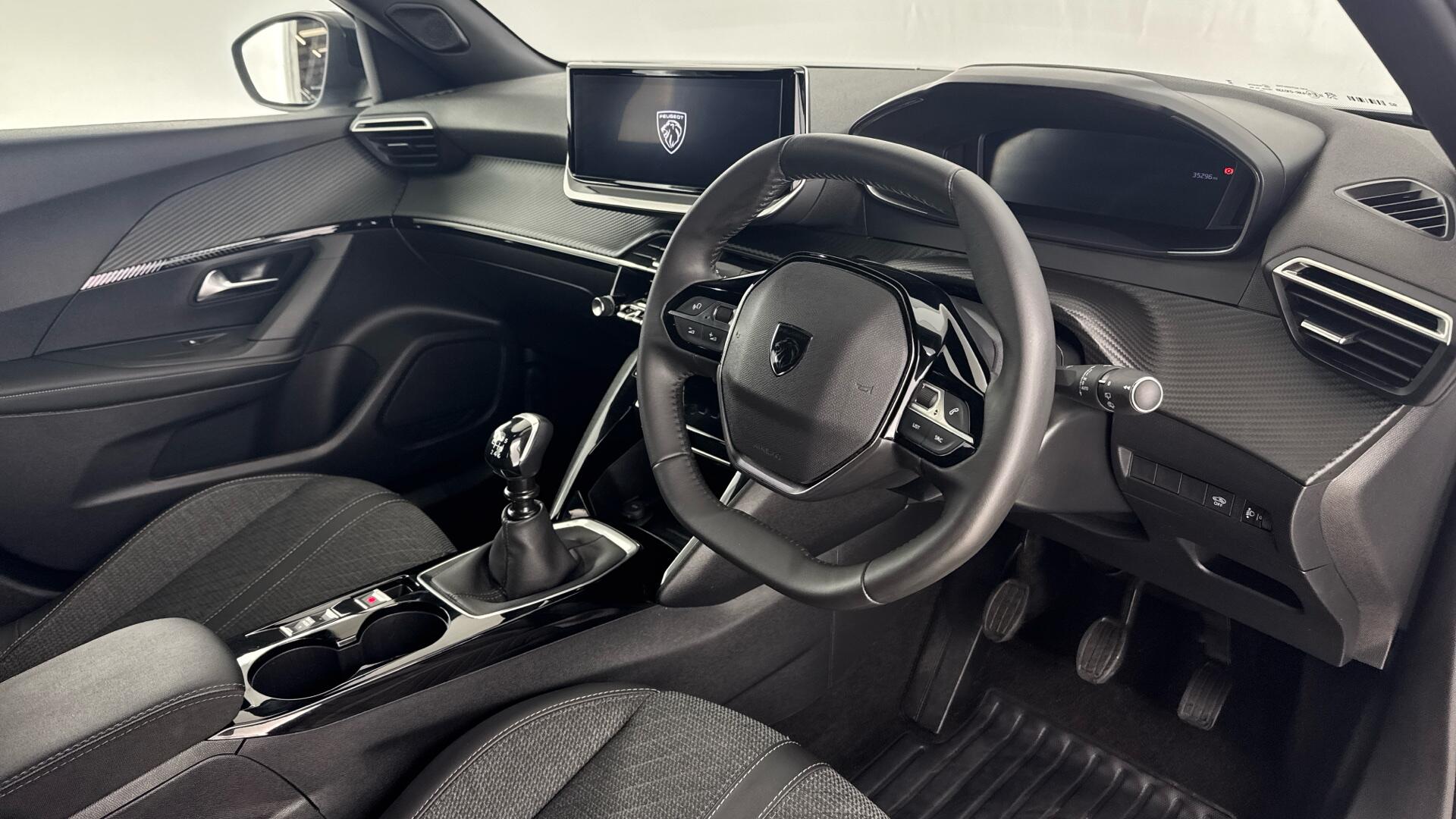 Peugeot 2008 view 9