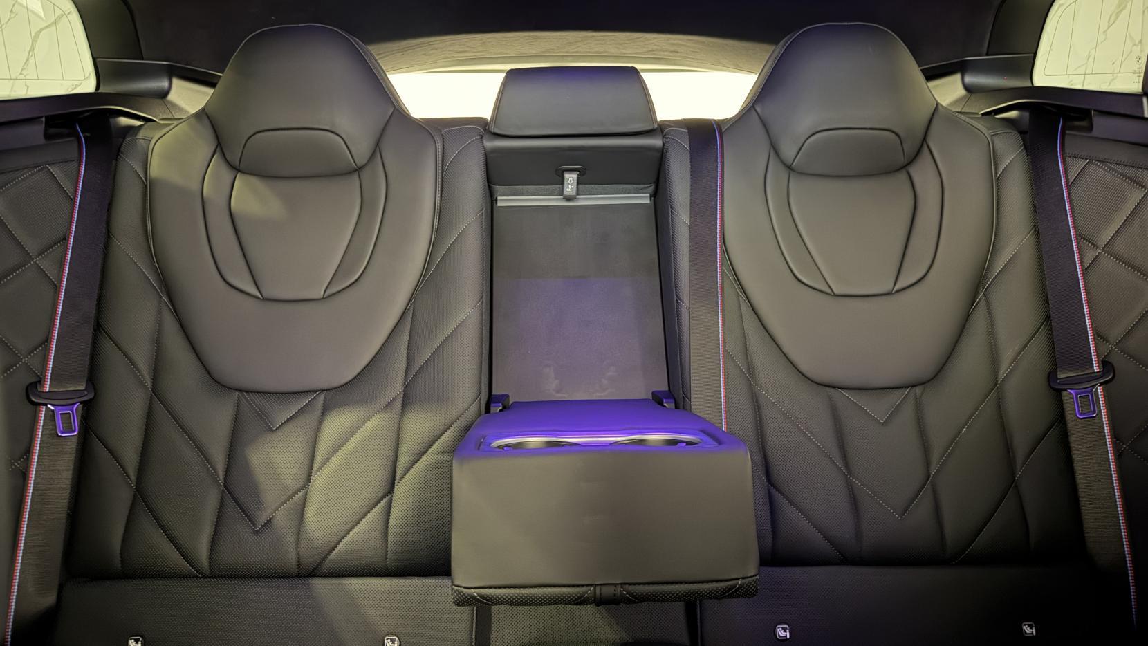 BMW XM view 38