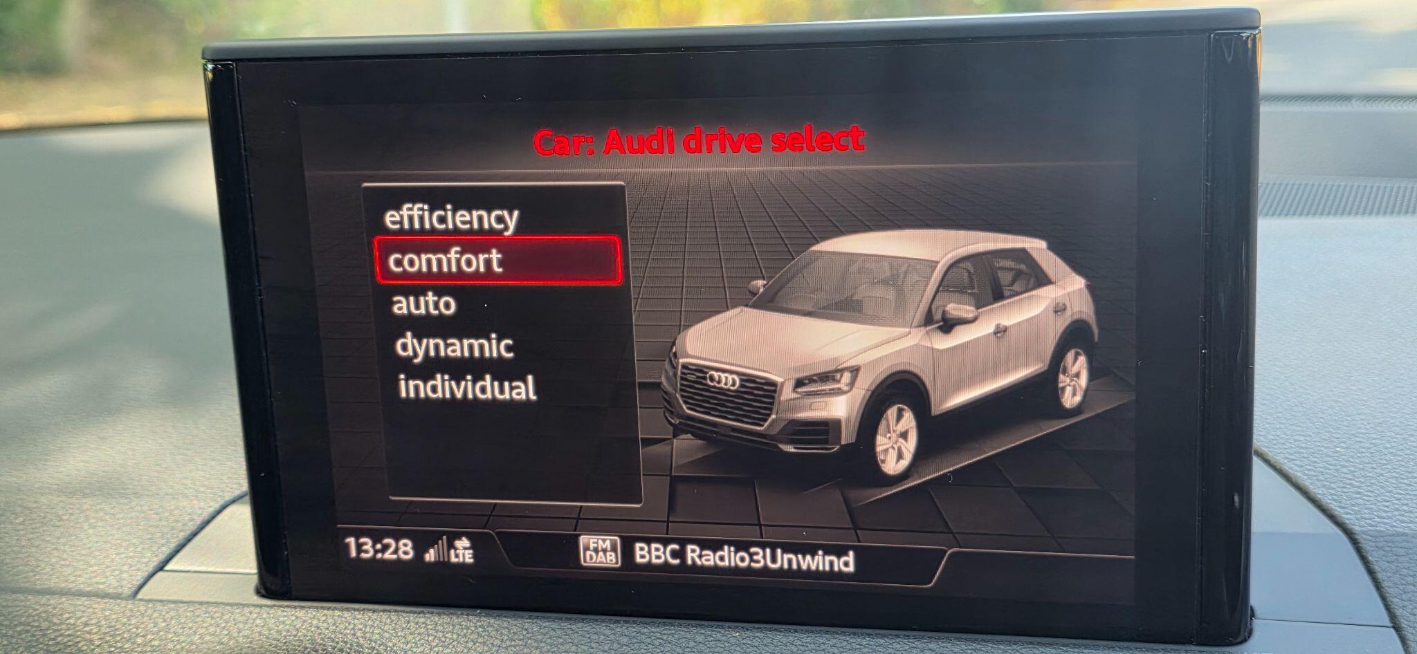 Audi Q2 view 33