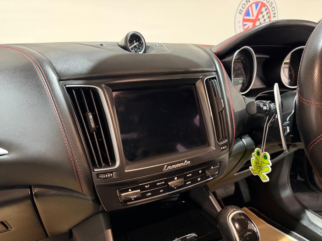Maserati Levante view 34
