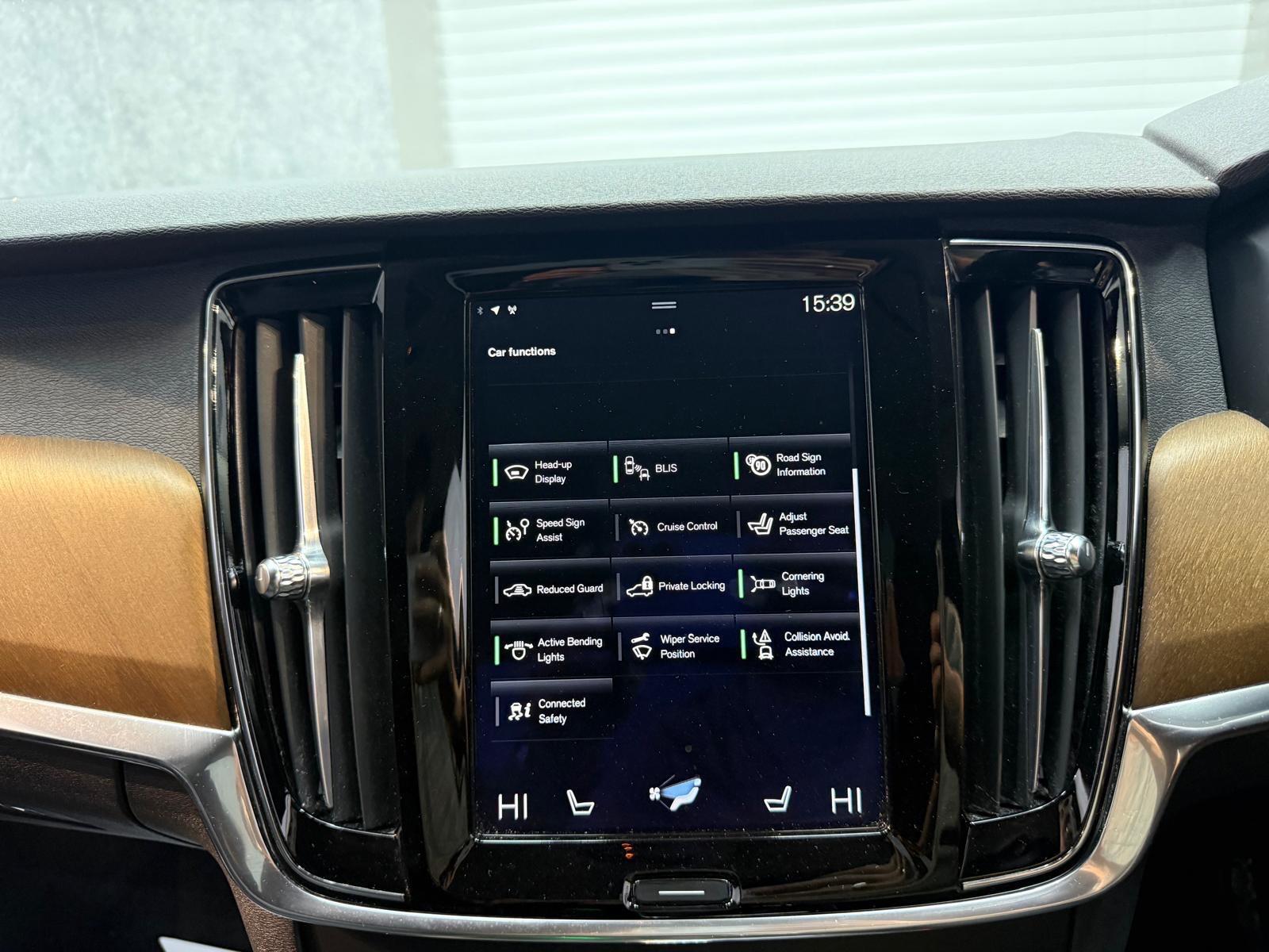 Volvo S90 view 16