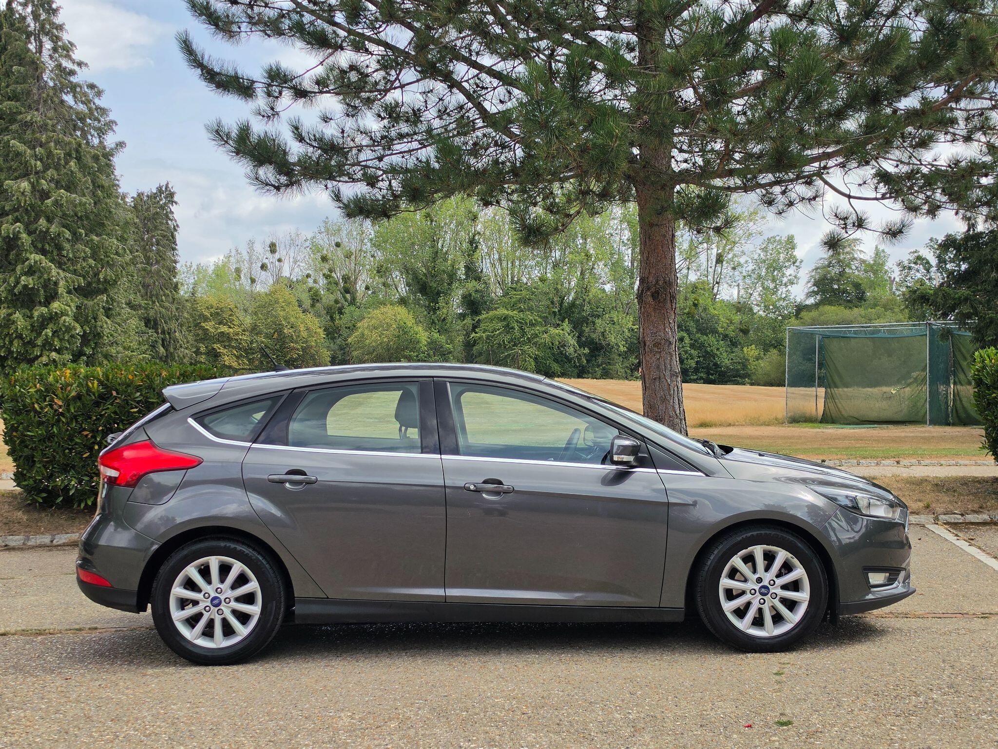 Ford Focus view 10