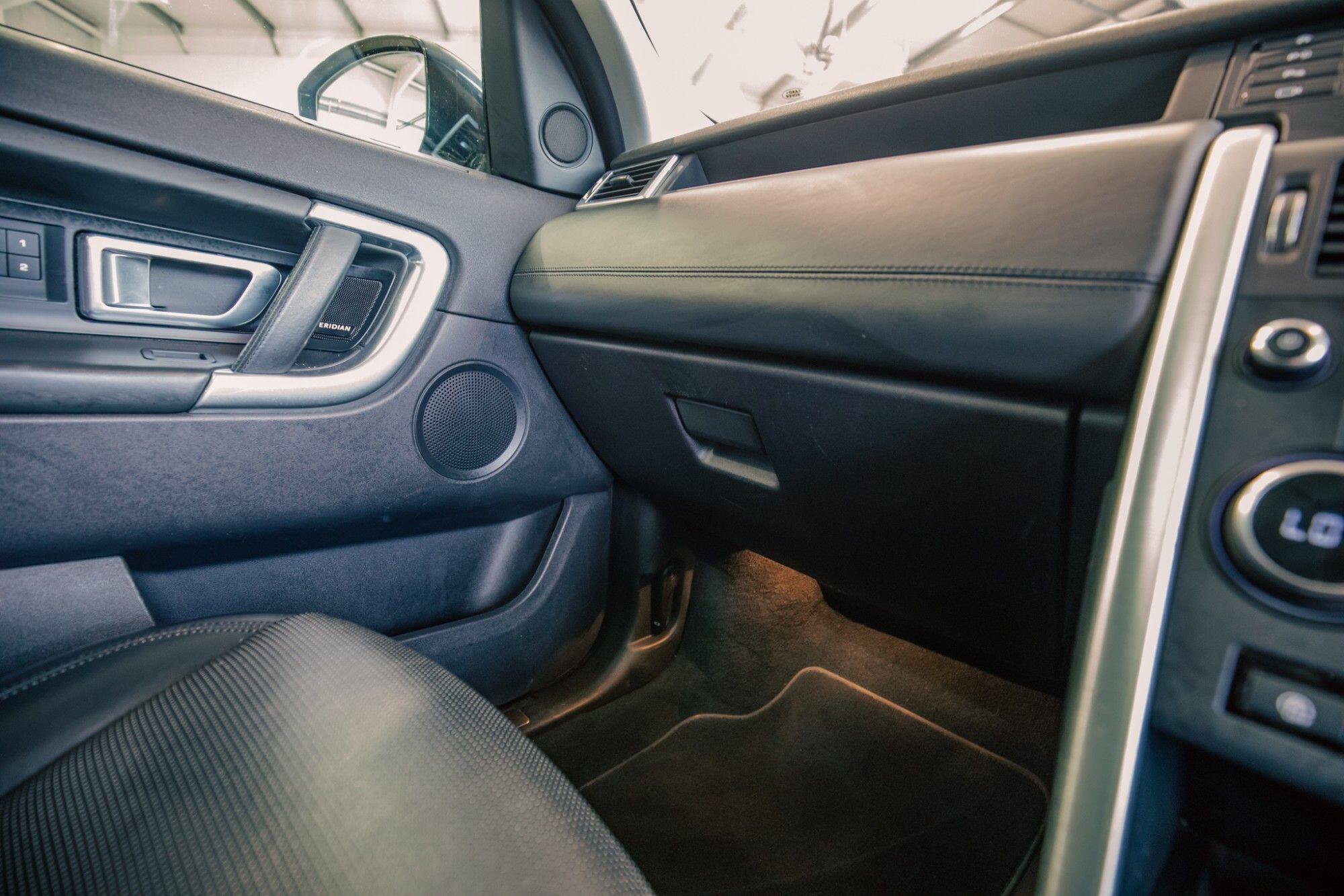 Land Rover Discovery Sport view 18
