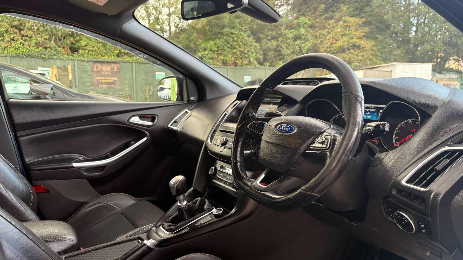 Ford Focus view 11