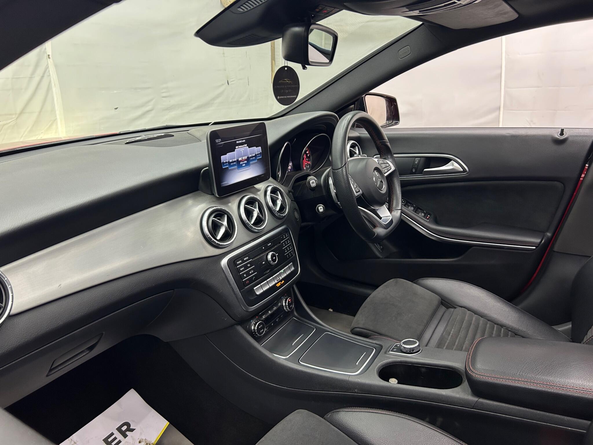 Mercedes-Benz Cla view 12