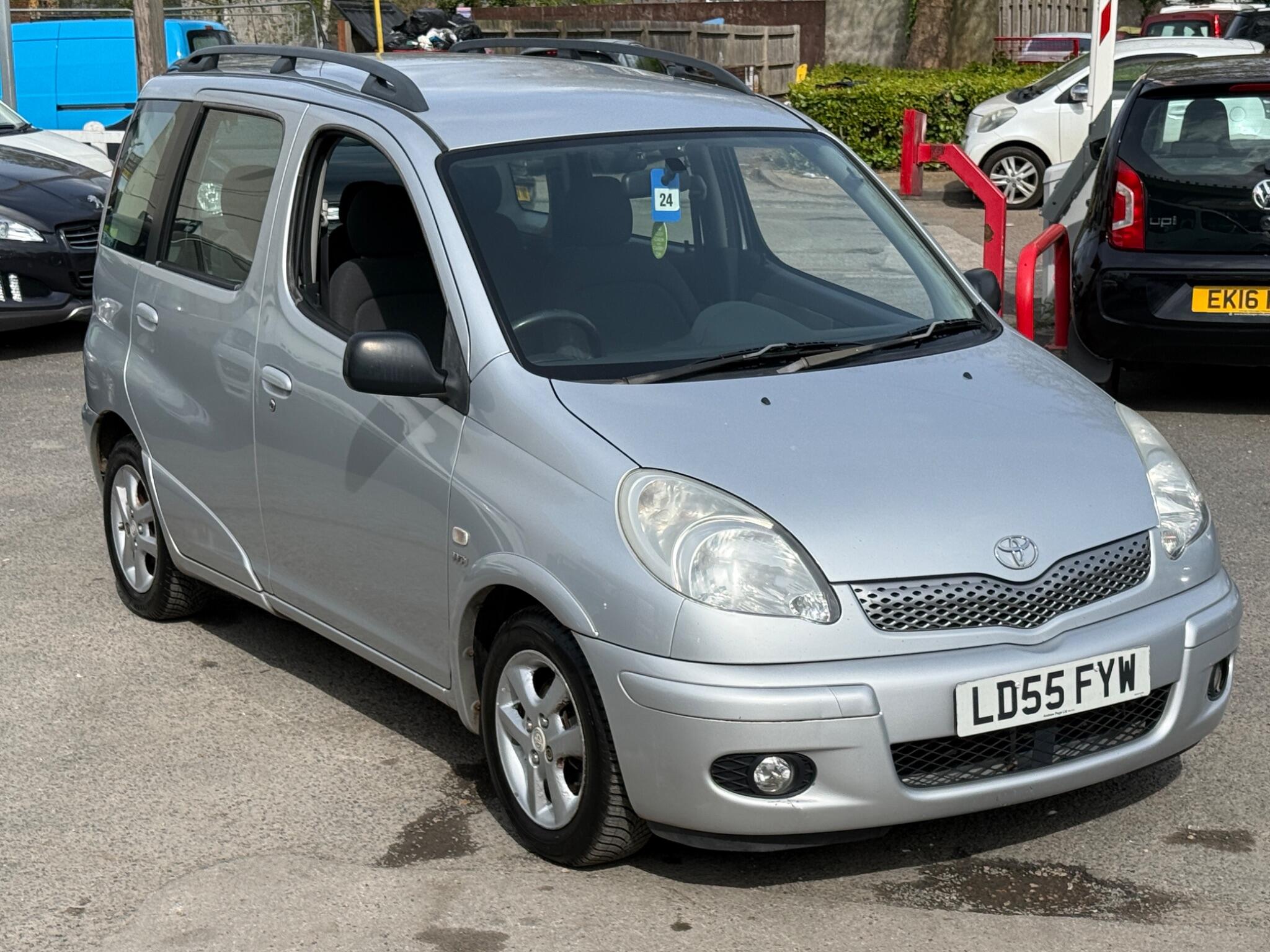 Toyota Yaris Verso - Image 6