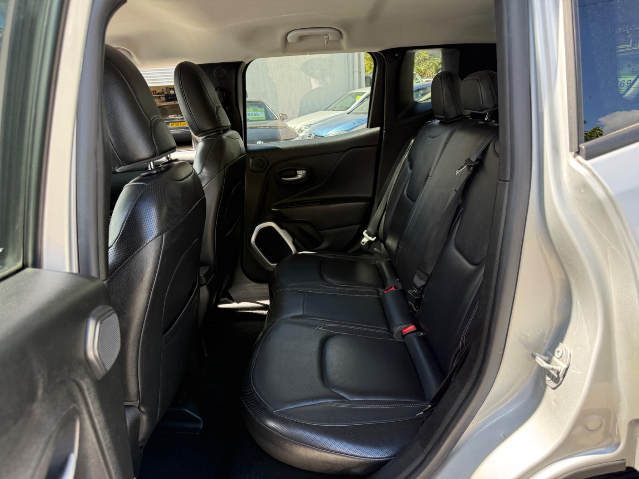 Jeep Renegade - Image 48