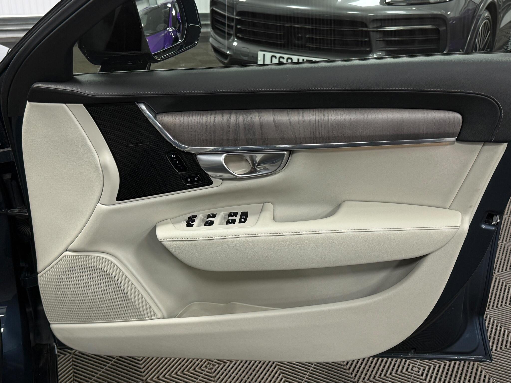 Volvo S90 view 27