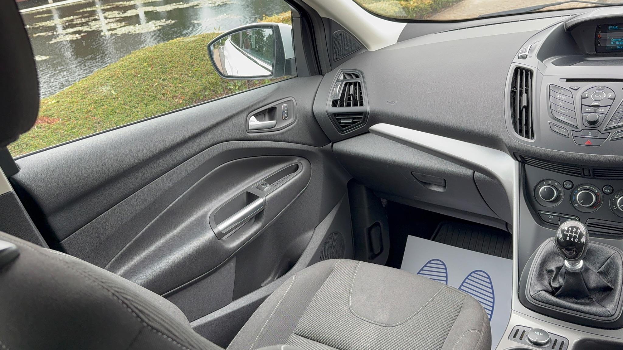 2014 Ford Kuga 2.0 TDCi Zetec AWD Euro 5 5dr • 87,800 miles image 13