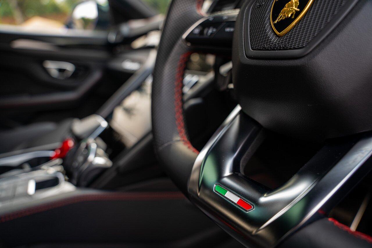 Lamborghini Urus view 53