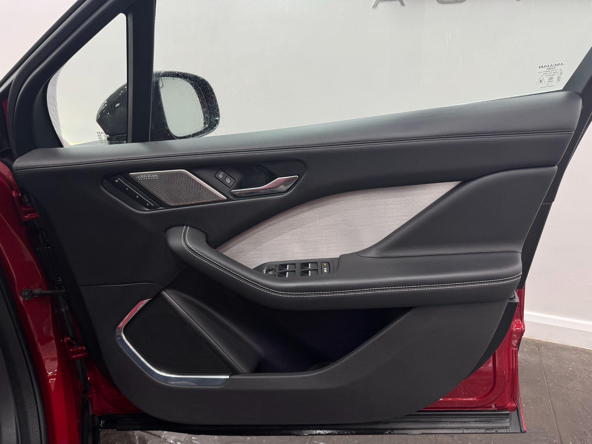 Jaguar I-Pace view 13