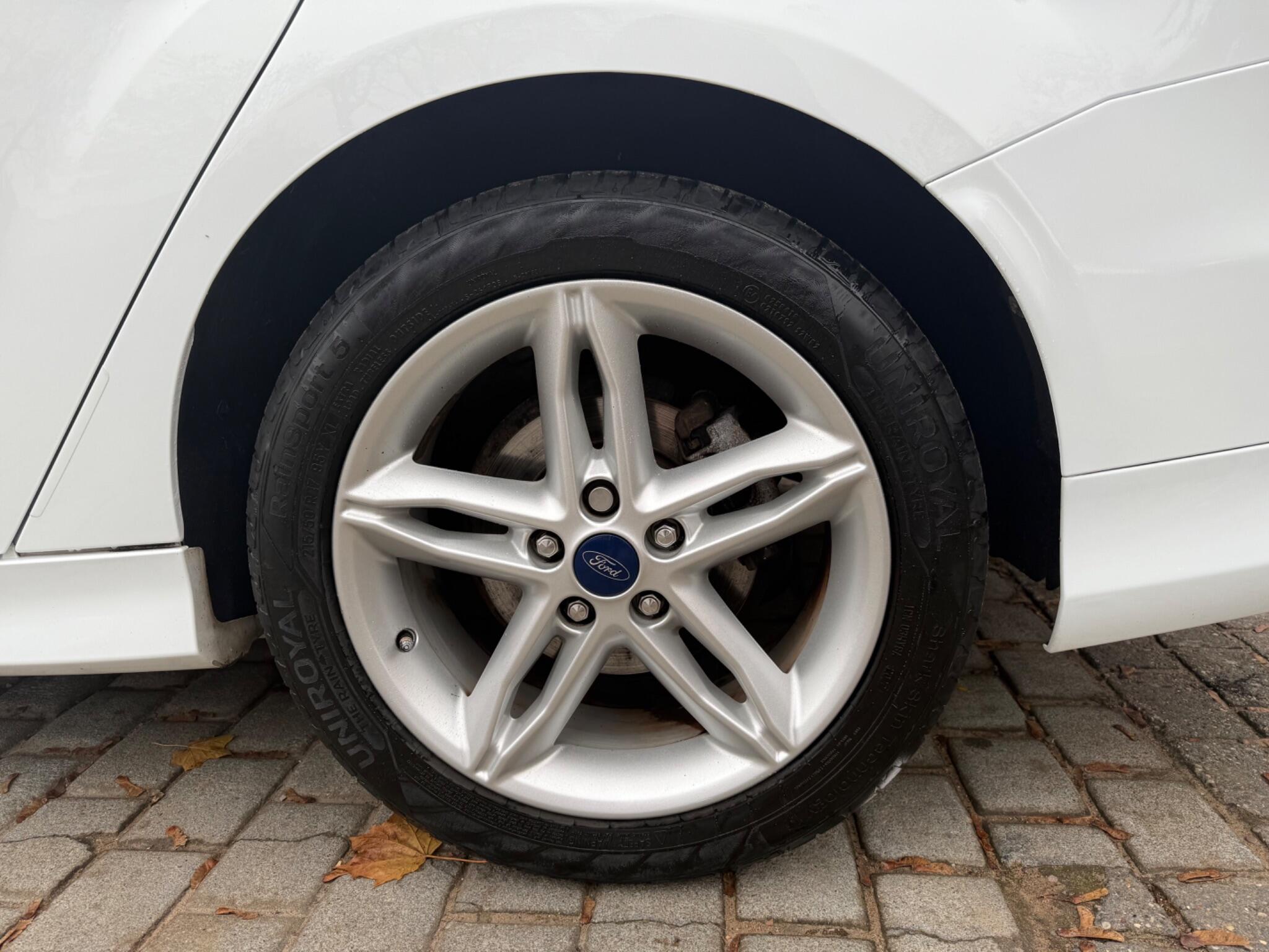 2015 Ford Focus image 27