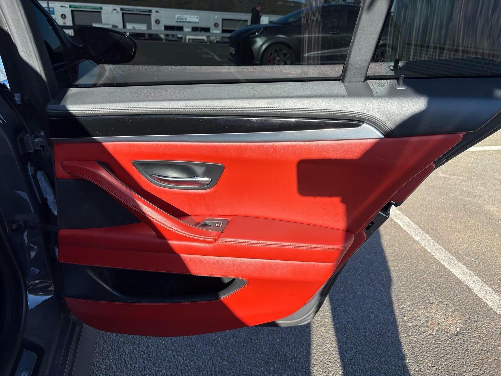 BMW M5 view 25
