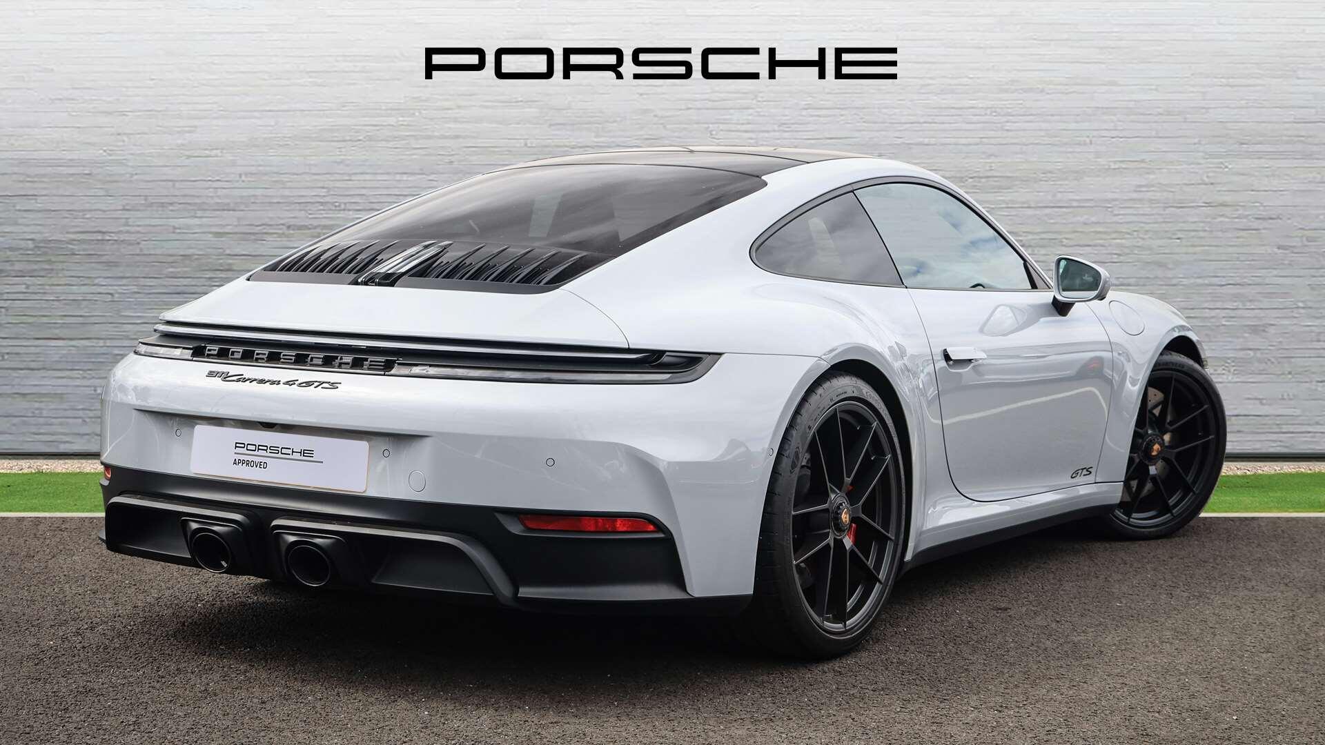 Porsche 911 view 3