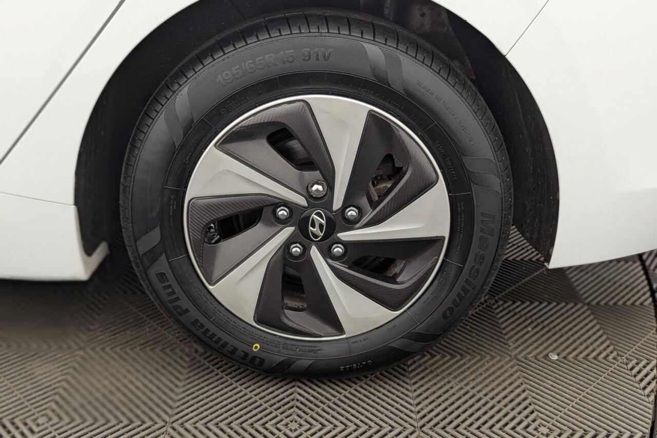 Hyundai IONIQ view 55