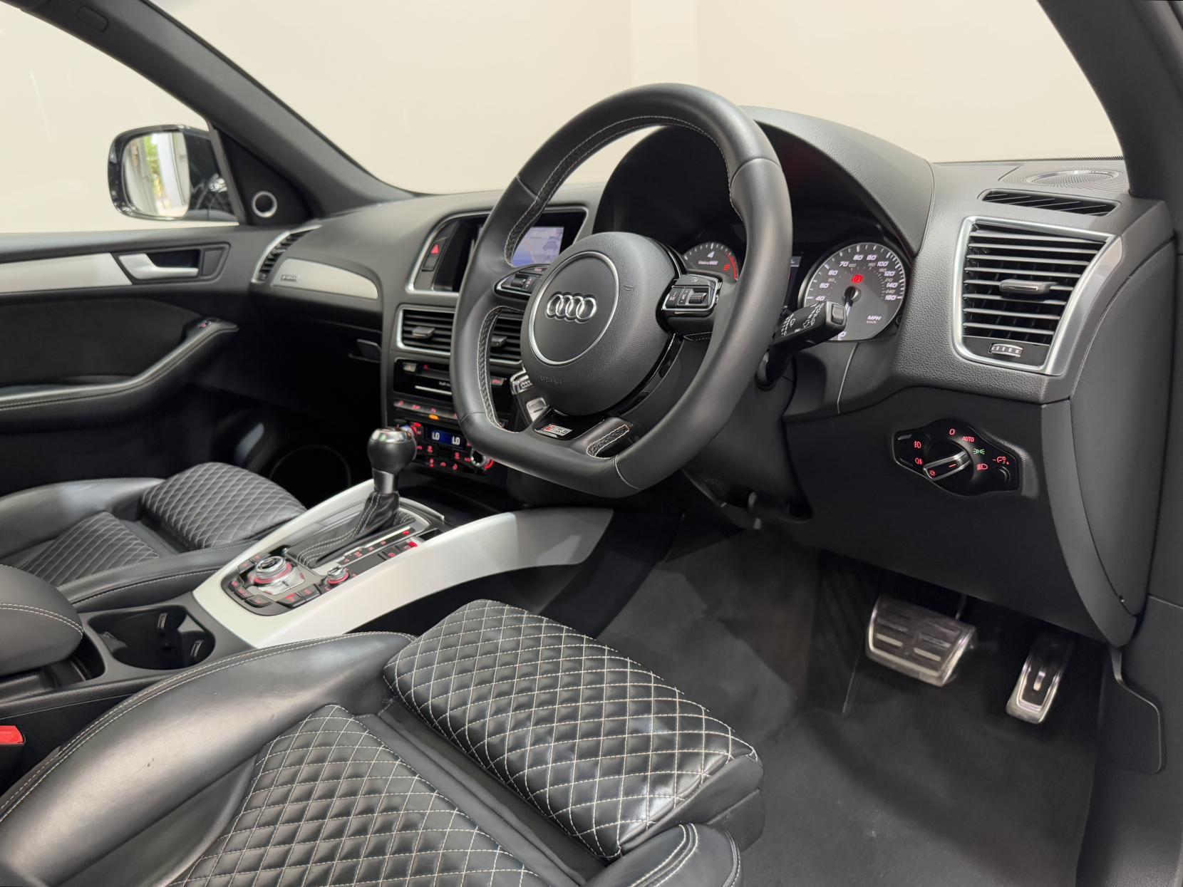 Audi SQ5 view 18