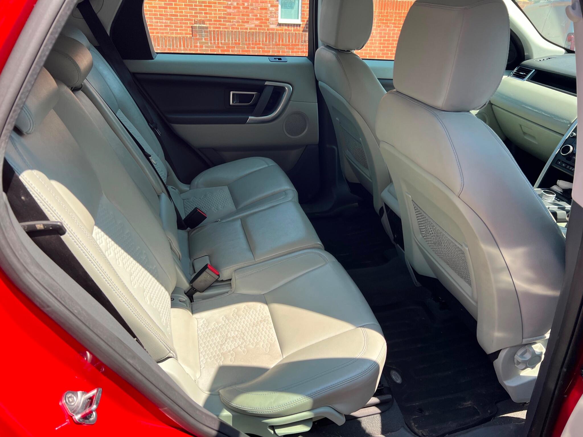 Land Rover Discovery Sport view 9
