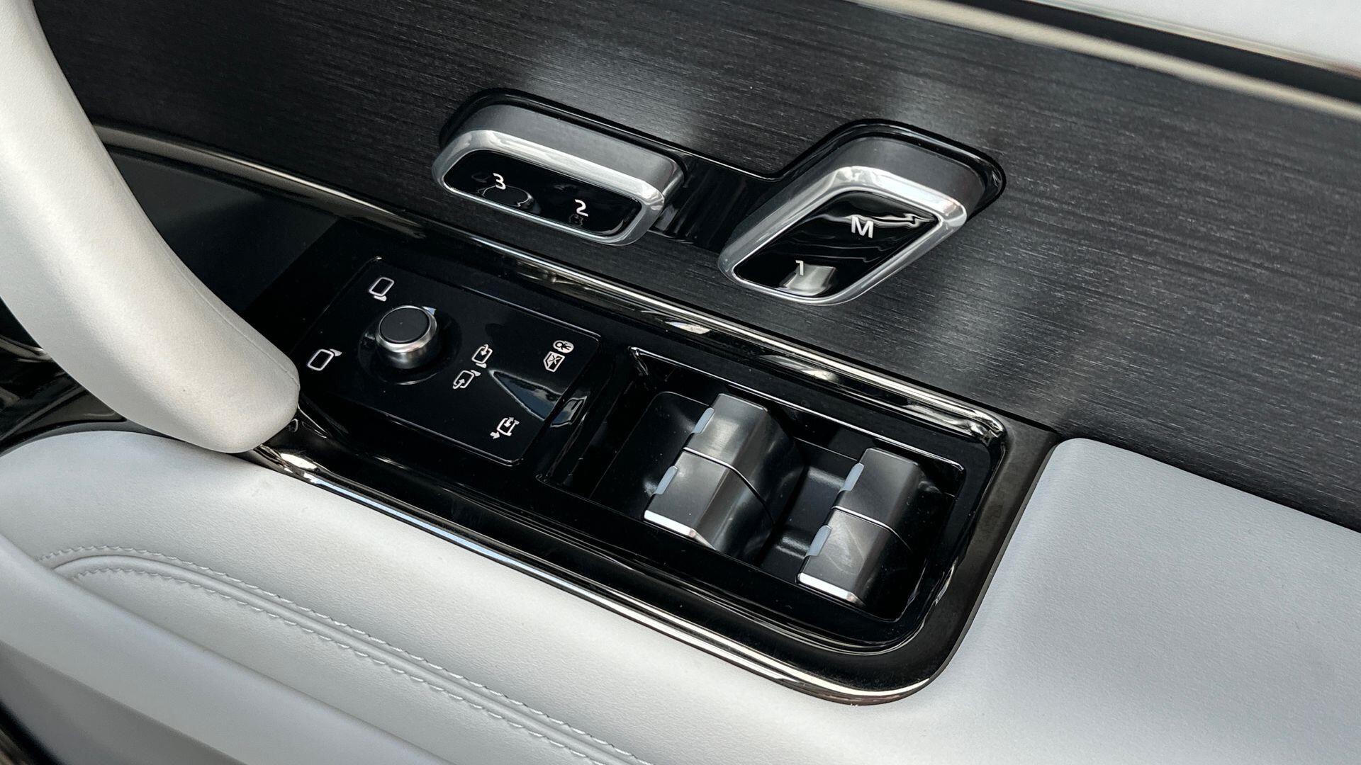 Land Rover Range Rover view 10