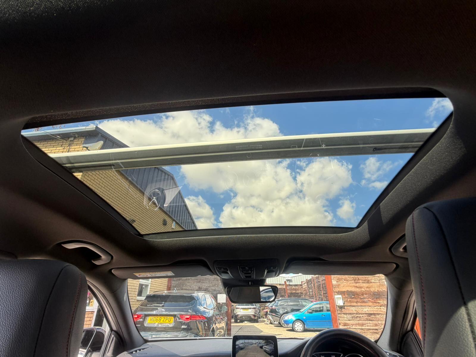 Mercedes-Benz Gla view 29