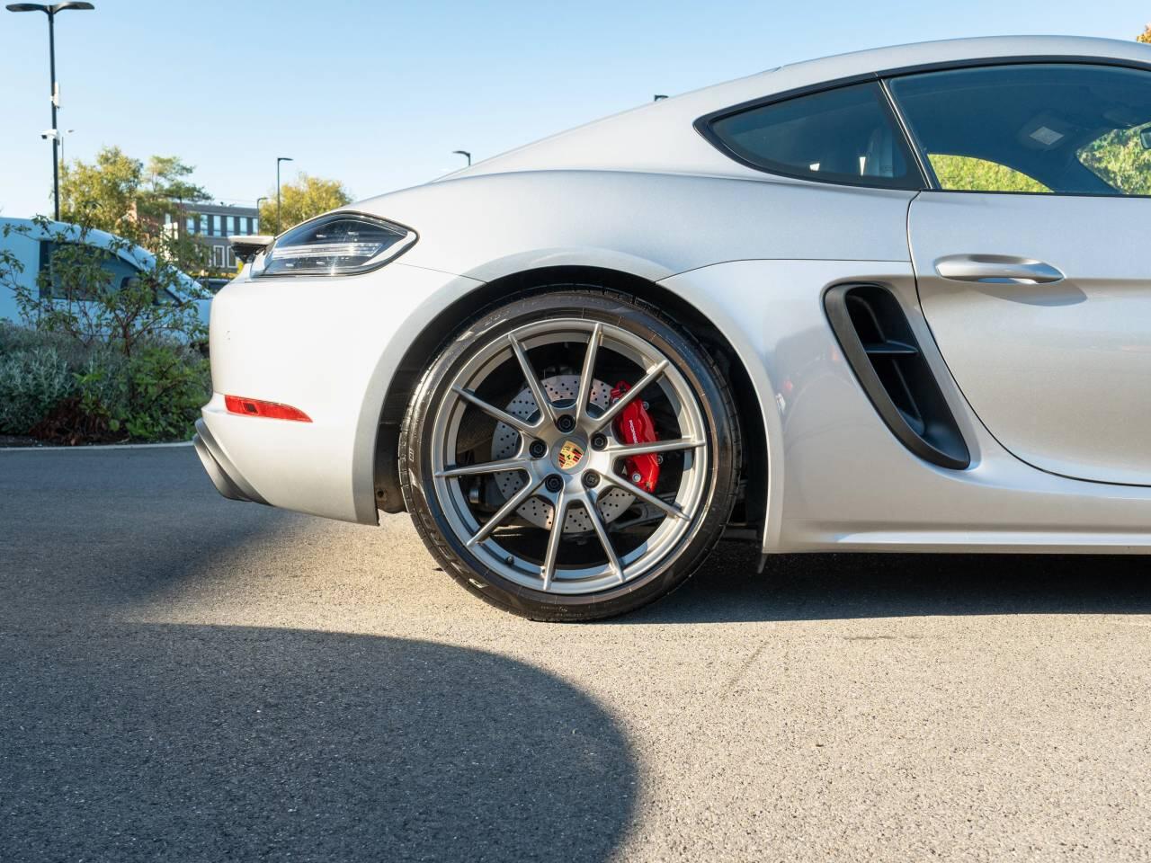 Porsche Cayman view 11