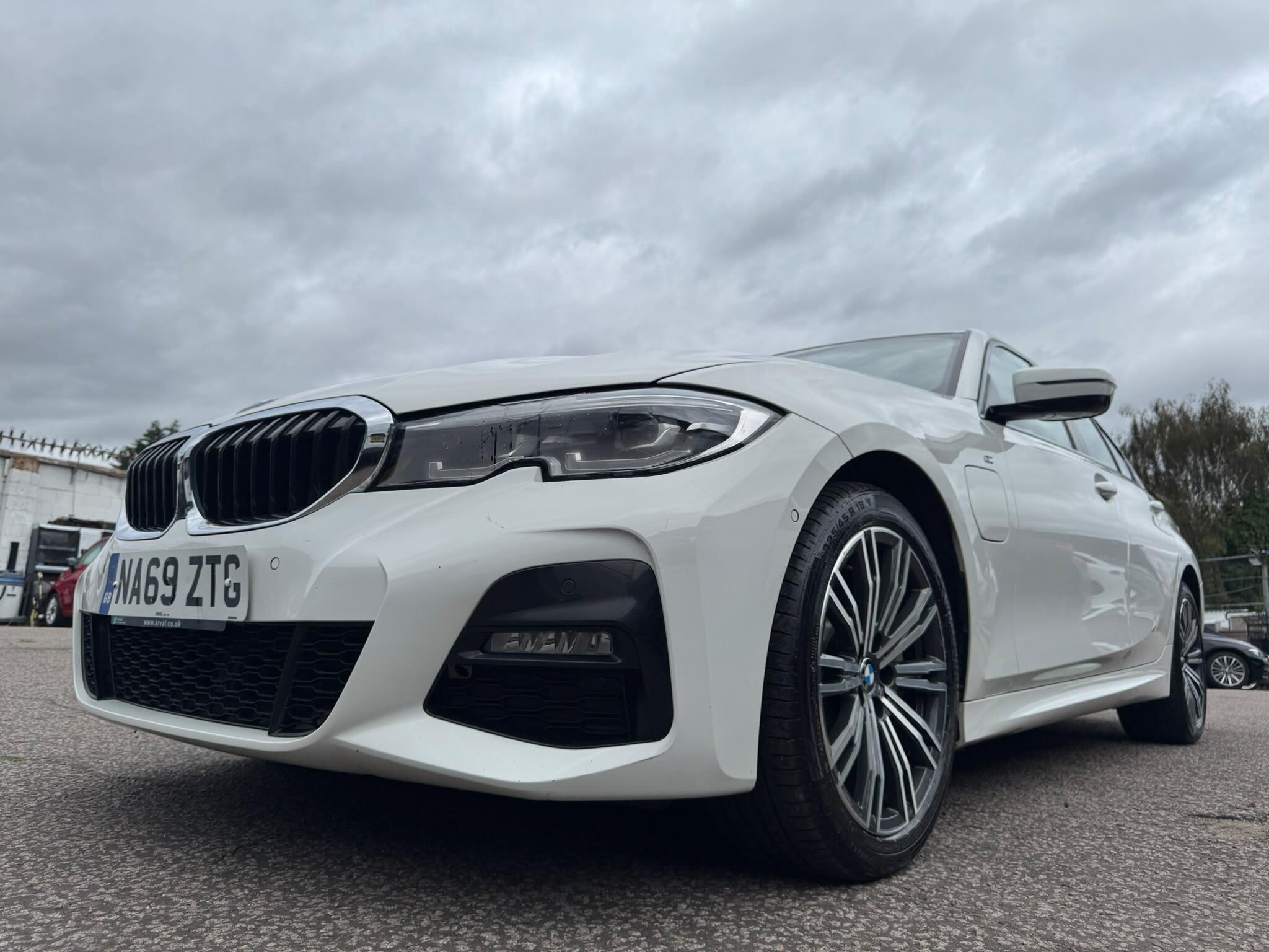 BMW 3 Series view 17
