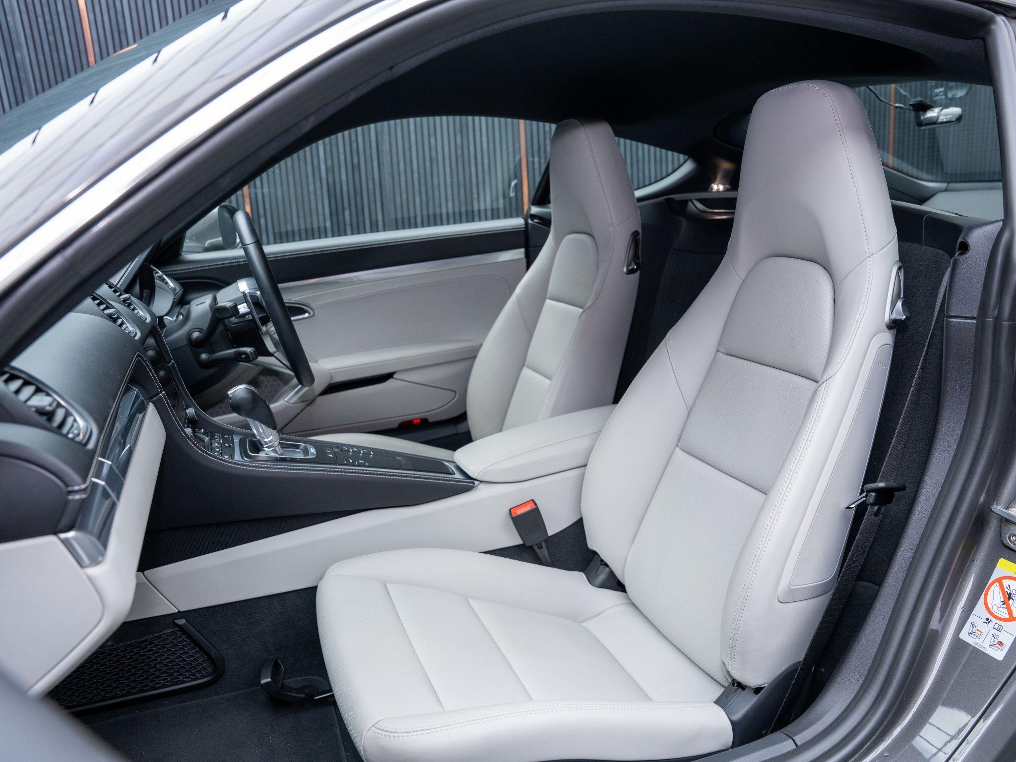 Porsche Cayman view 28