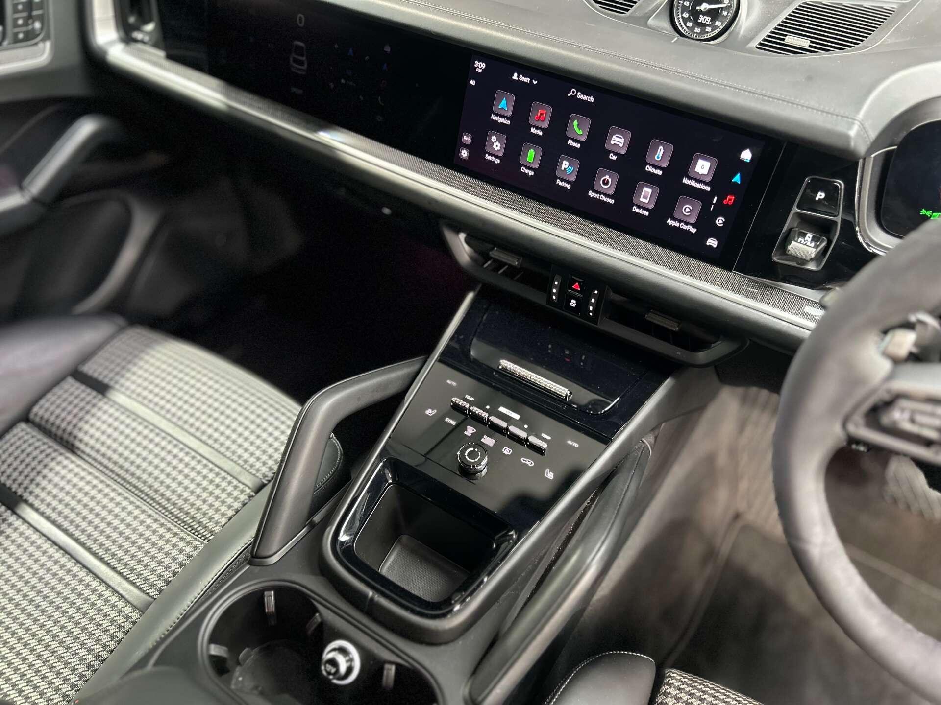Porsche Cayenne view 29