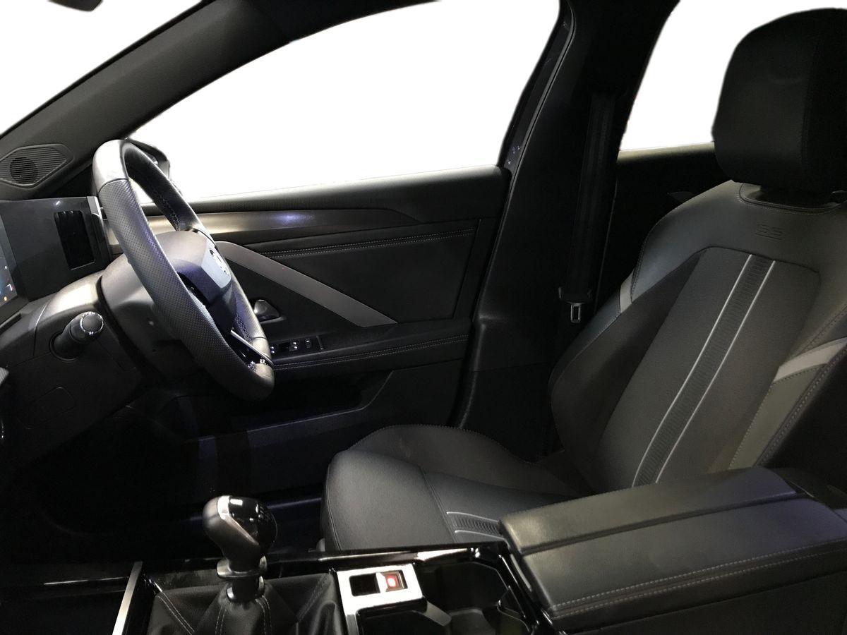 Vauxhall Astra view 6