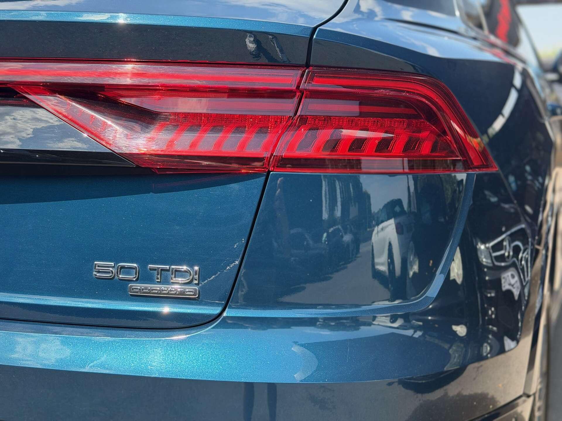 Audi Q8 view 15