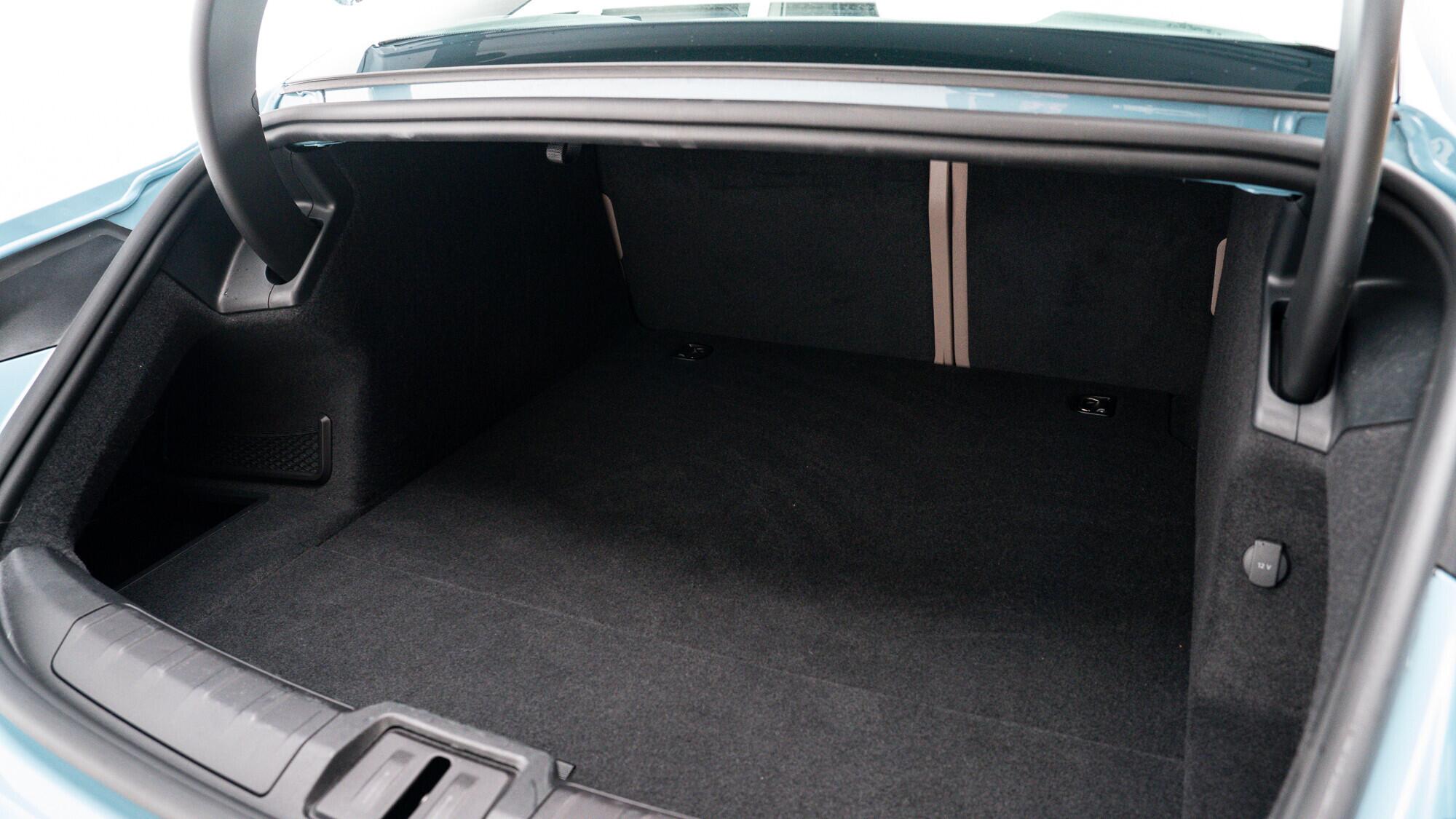 Porsche Taycan view 41
