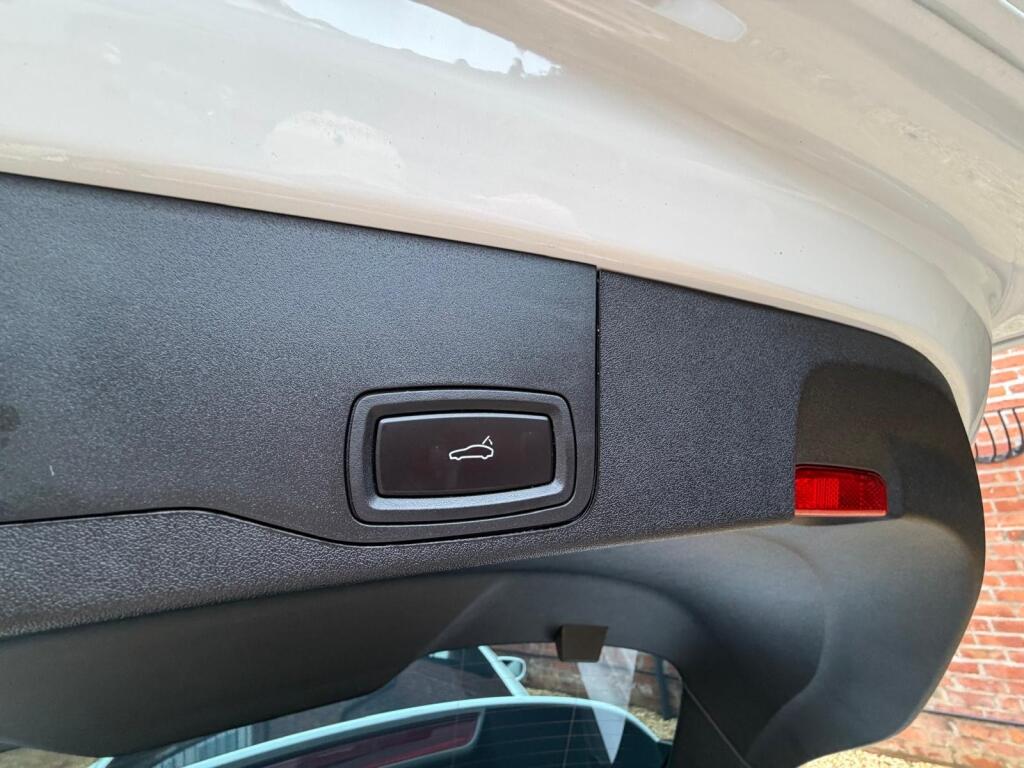 Porsche Taycan view 14