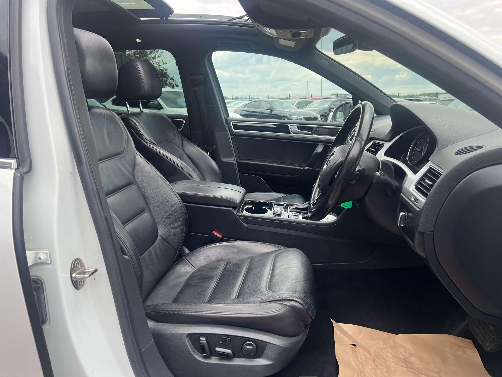 Volkswagen Touareg view 15