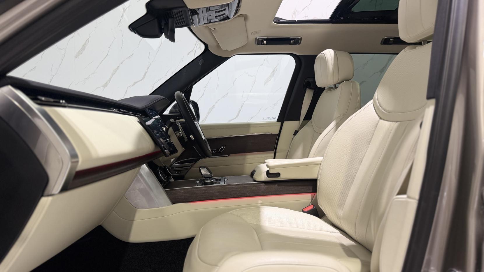 Land Rover Range Rover view 7