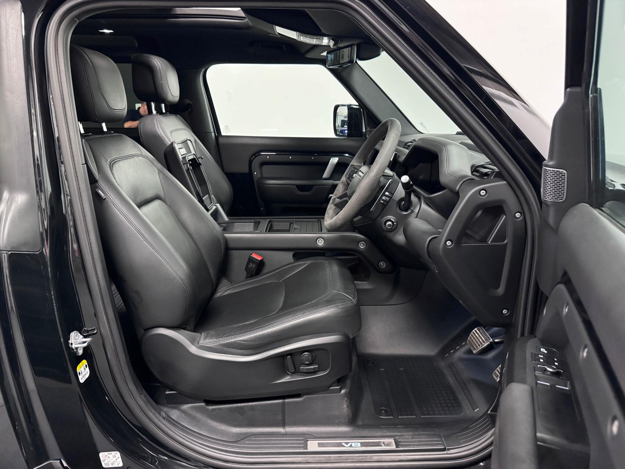 Land Rover Defender view 35