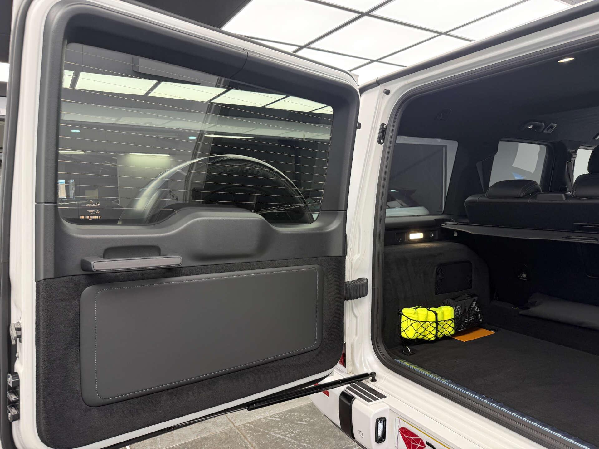 Mercedes-Benz G-Class view 32