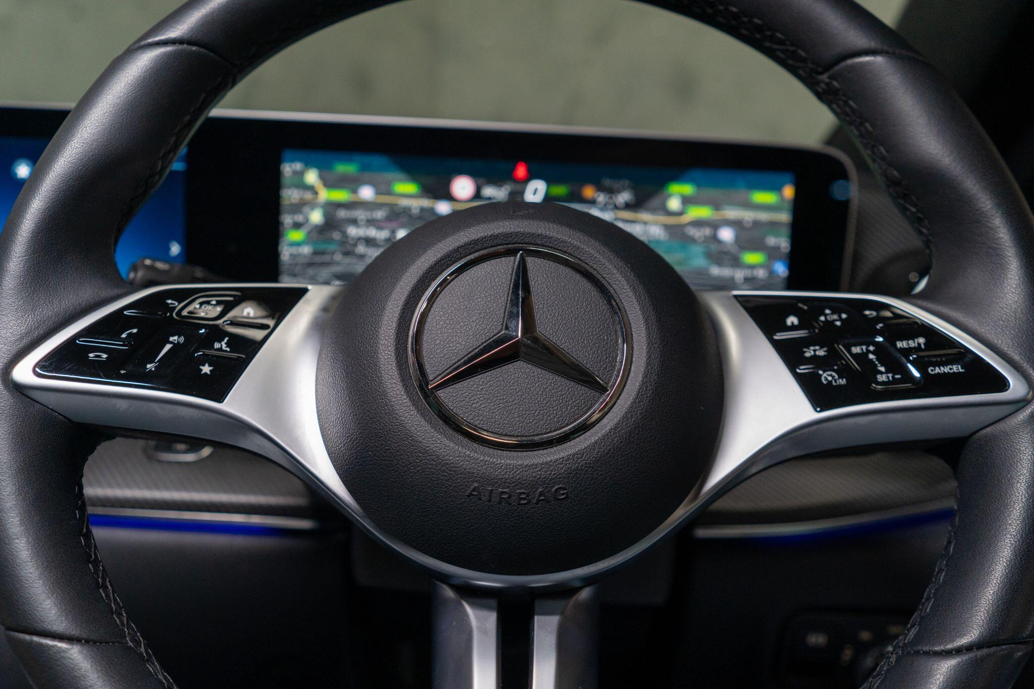Mercedes-Benz V-Class view 33