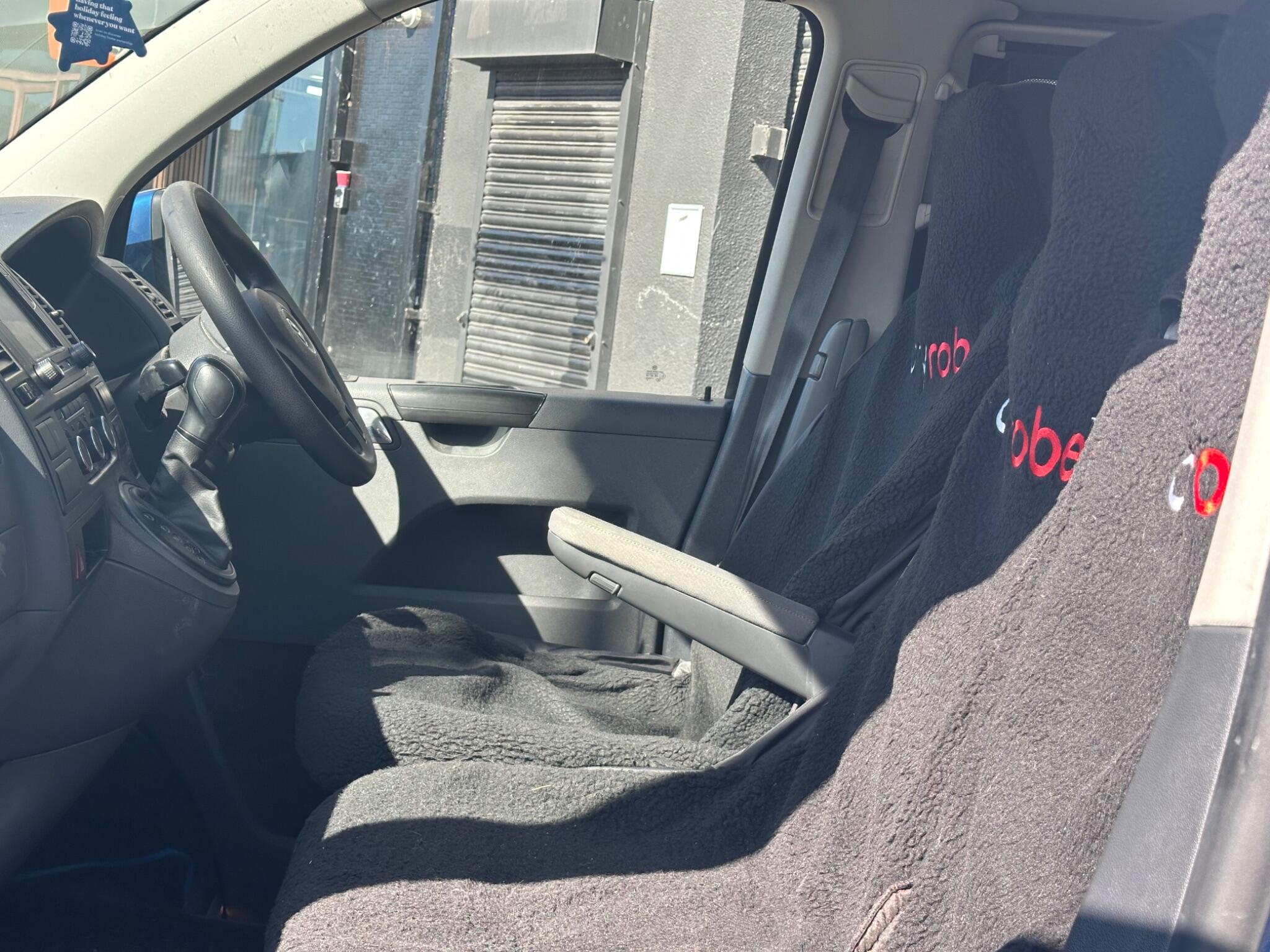 Volkswagen Transporter view 10