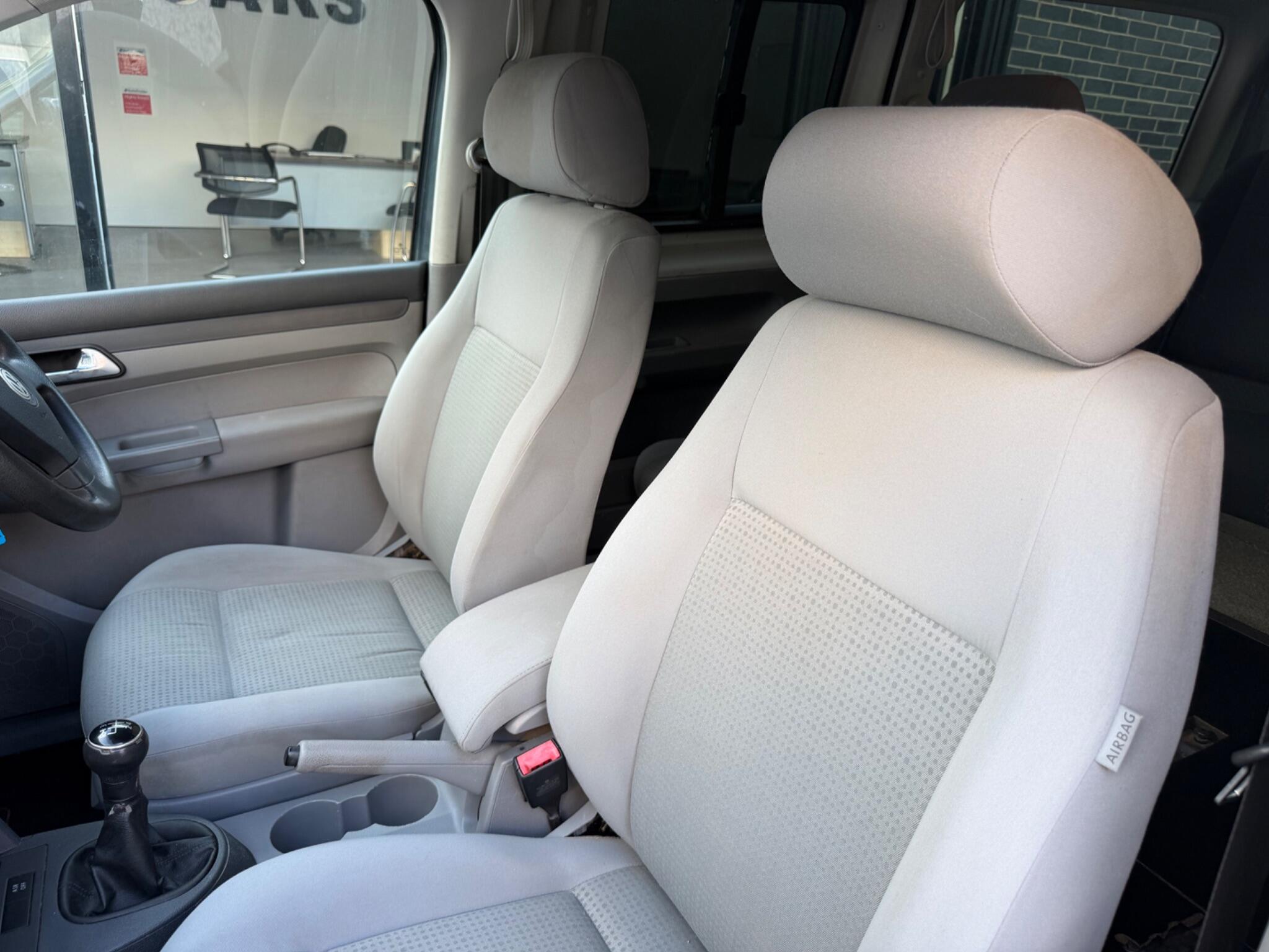 Volkswagen Caddy Maxi Life view 16