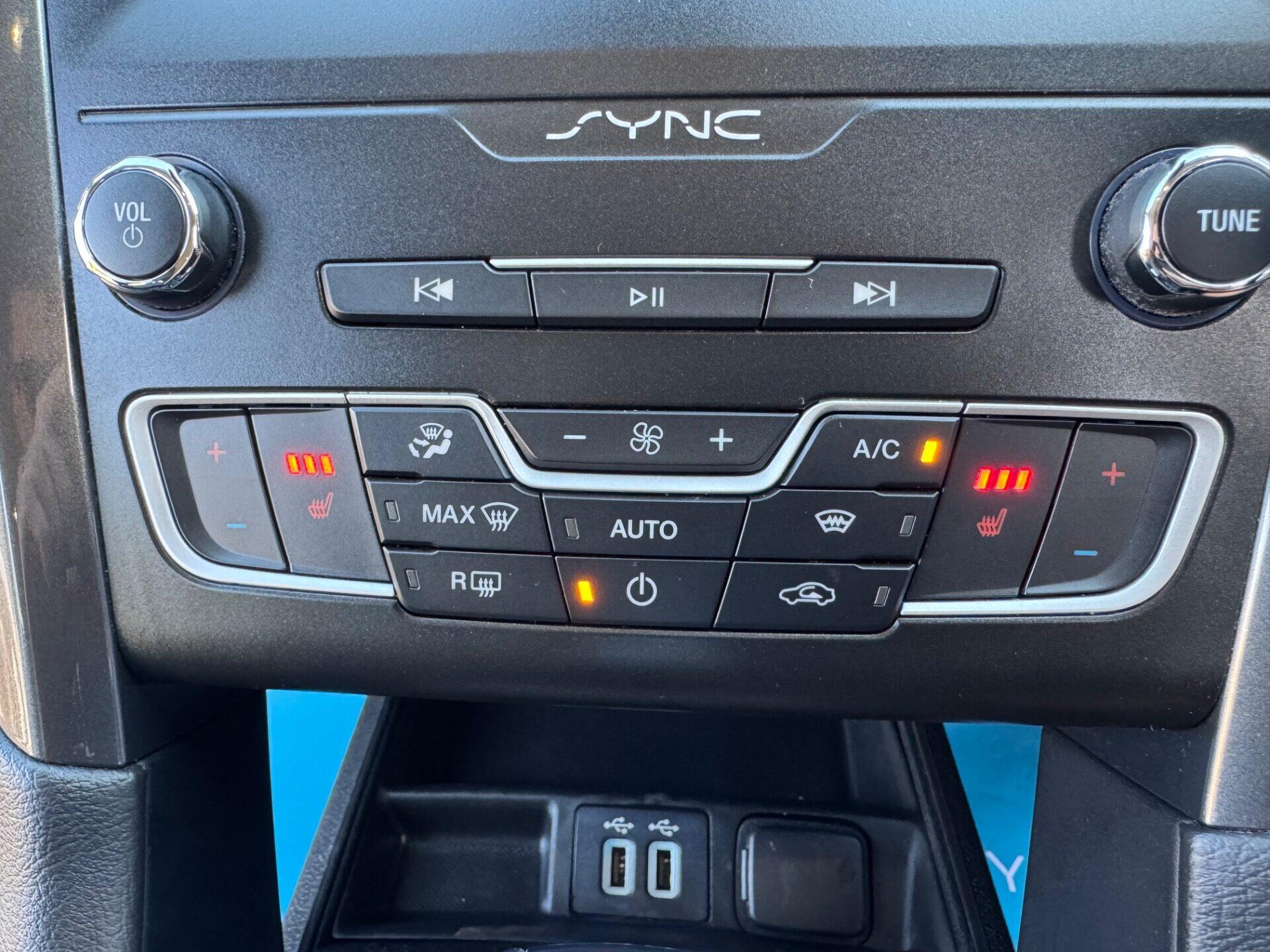 Ford Mondeo view 43