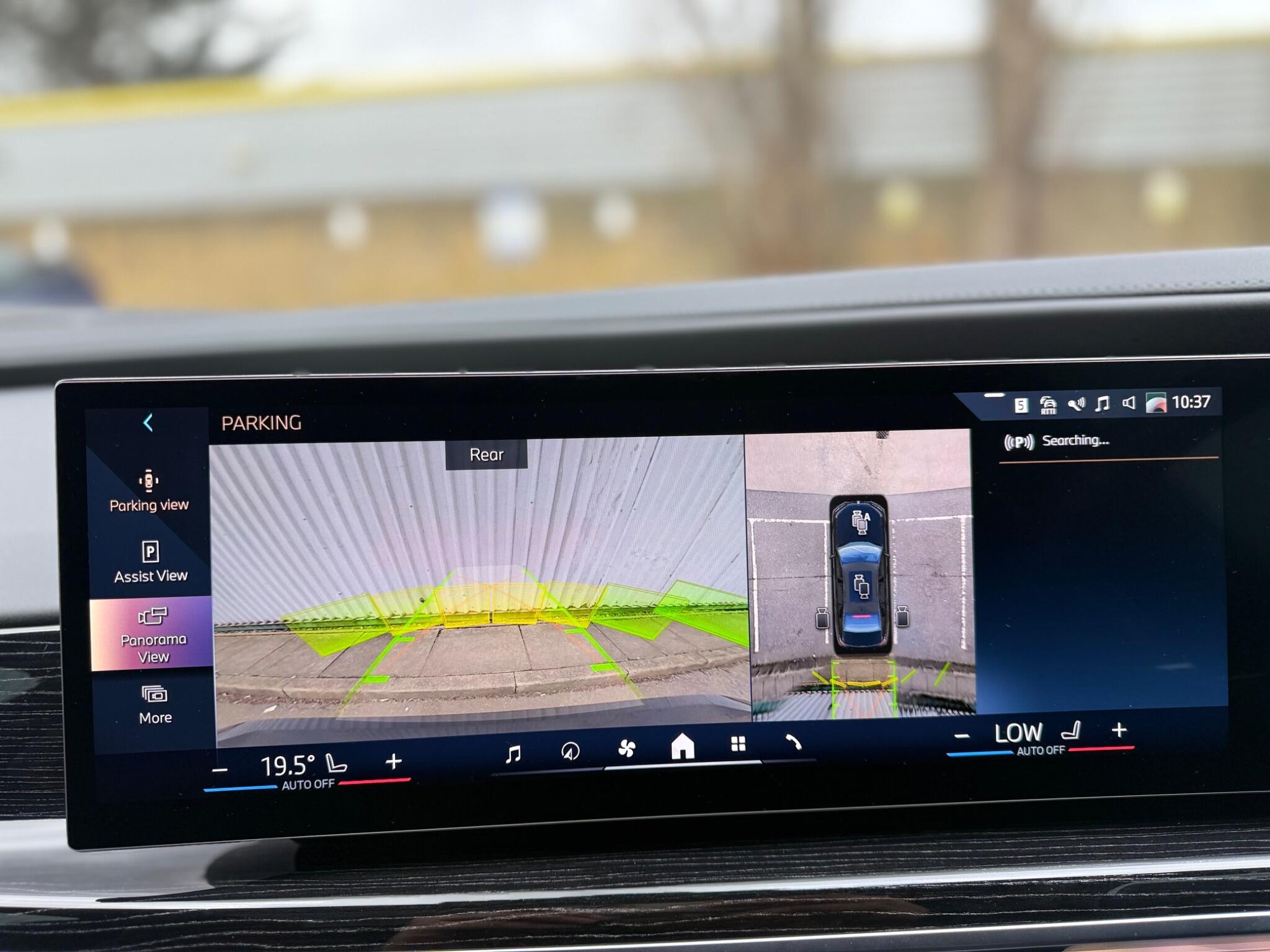 BMW 7 Series view 27