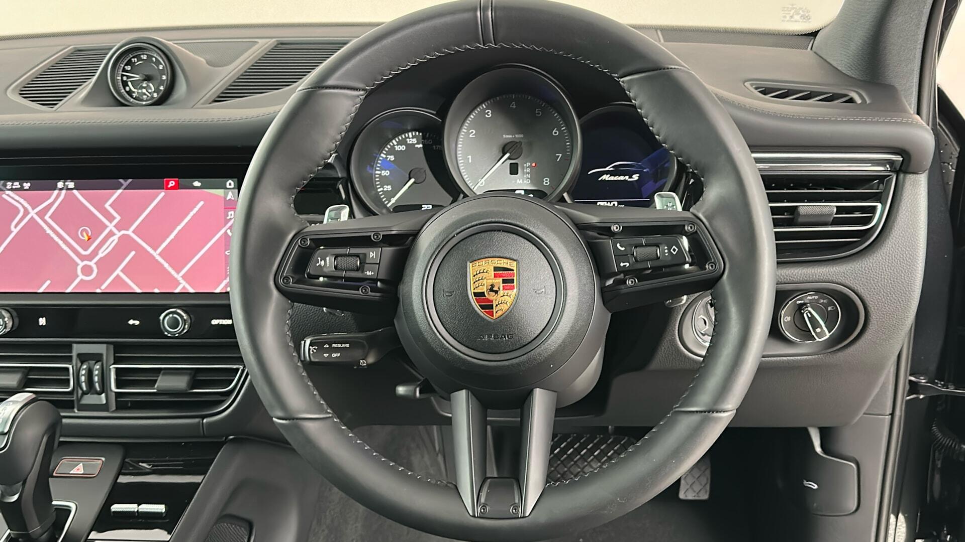 Porsche Macan view 10