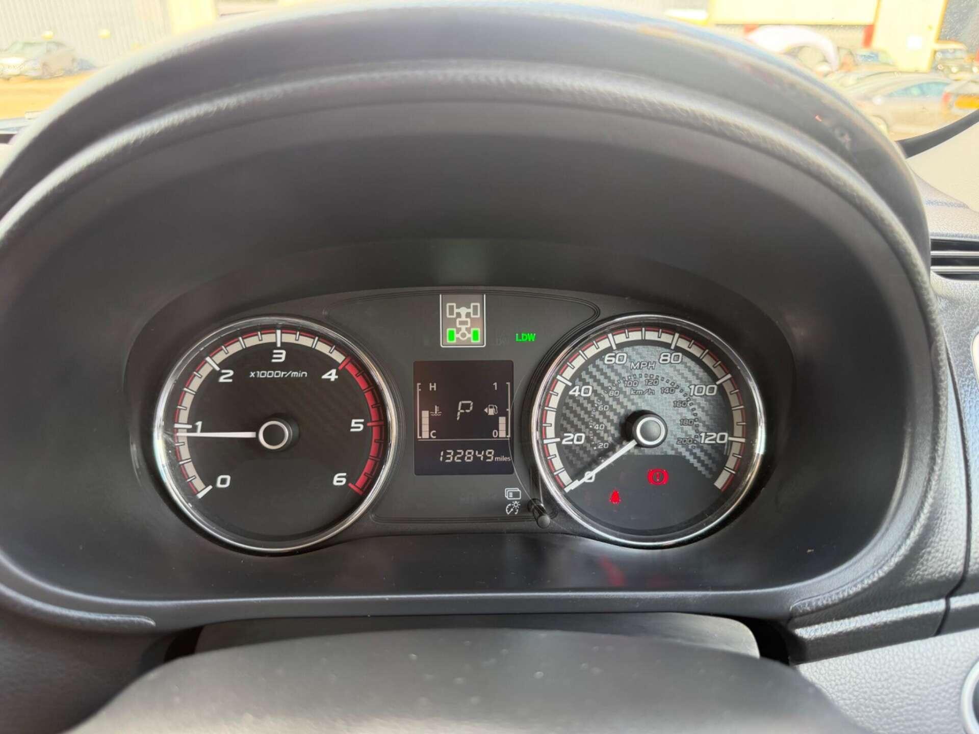 Mitsubishi L200 view 12