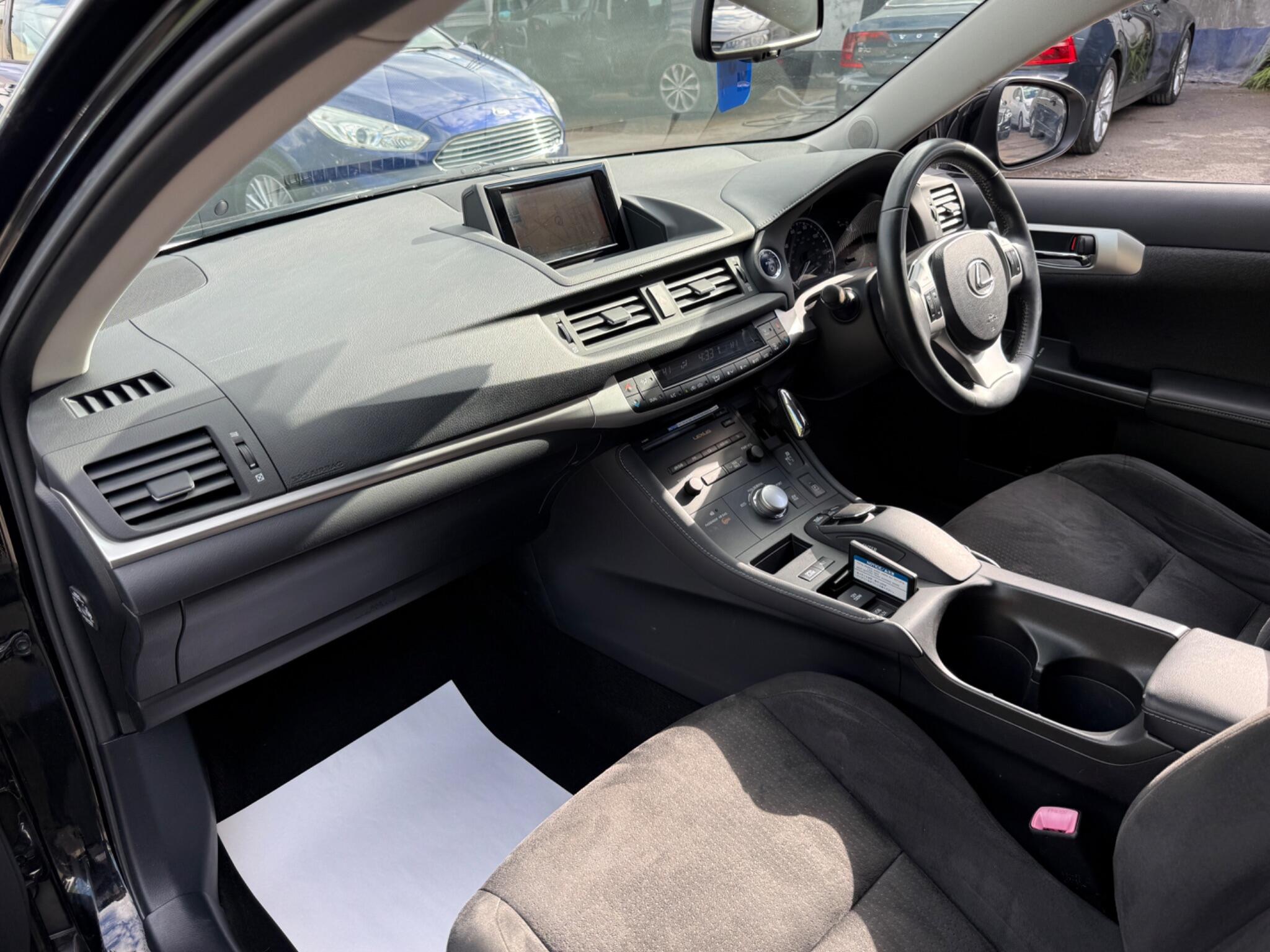 Lexus CT - Image 46