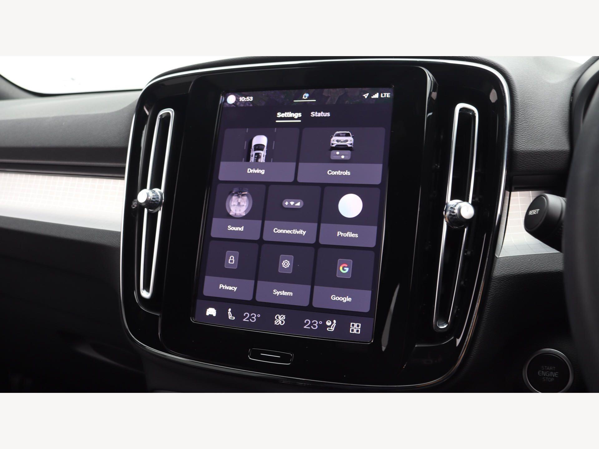 Volvo XC40 view 15
