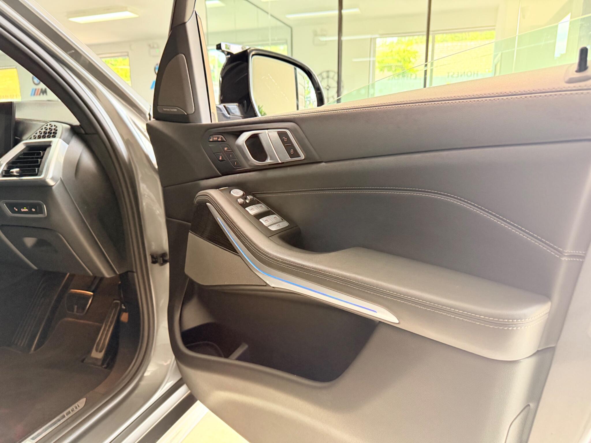 BMW X7 view 48