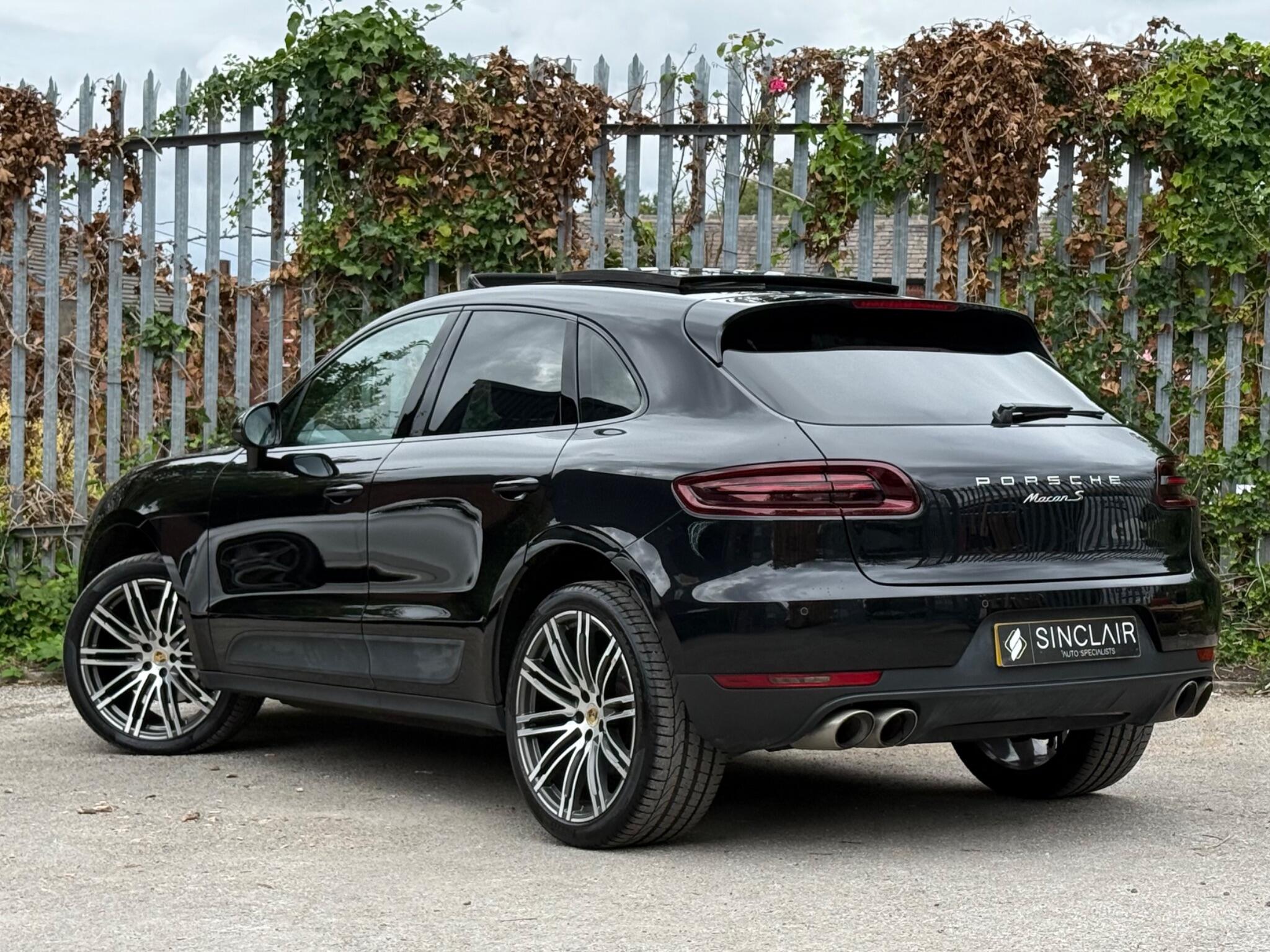 Porsche Macan view 4