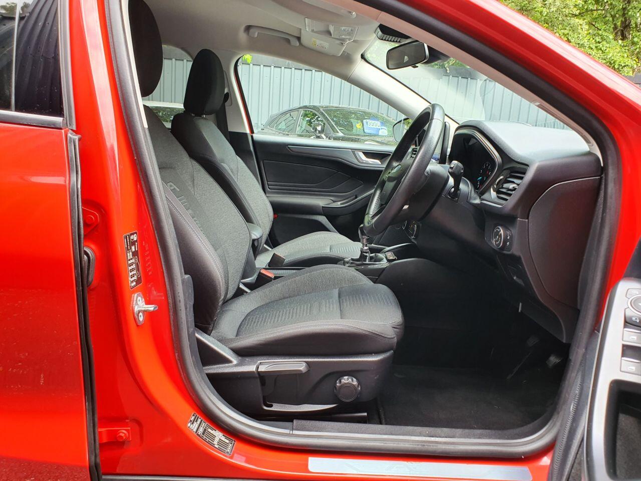 Ford Focus view 14